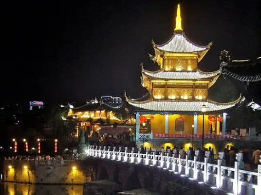 Guiyang zahalený do mraků