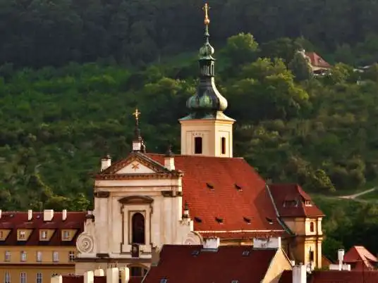 Kostel Panny Marie Vítězné ukrývá sošku Pražského Jezulátka