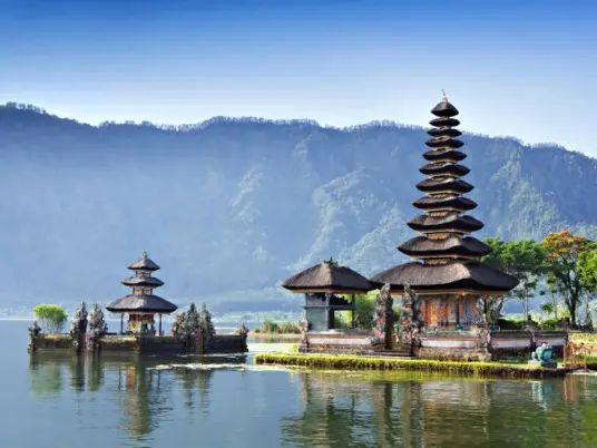 Plovoucí chrám Ulun Danu